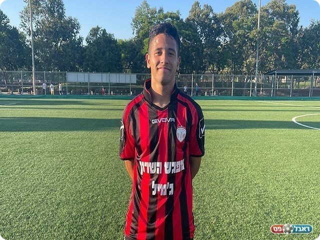 הופעת בכורה בקבוצת הבוגרים. אליאס לוי 